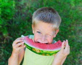 群众吃瓜的笑容,群众吃瓜的欢乐瞬间