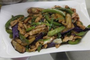 牛肉茄瓜一起吃会中毒吗,“牛肉与茄瓜同食中毒风险解析”